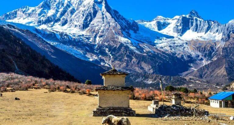 trekking route that exhibits four Himalayas above 8000 m
